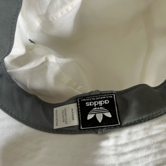 NWT ADIDAS FLORAL TREFOIL BUCKET HAT - Picture 6 of 7